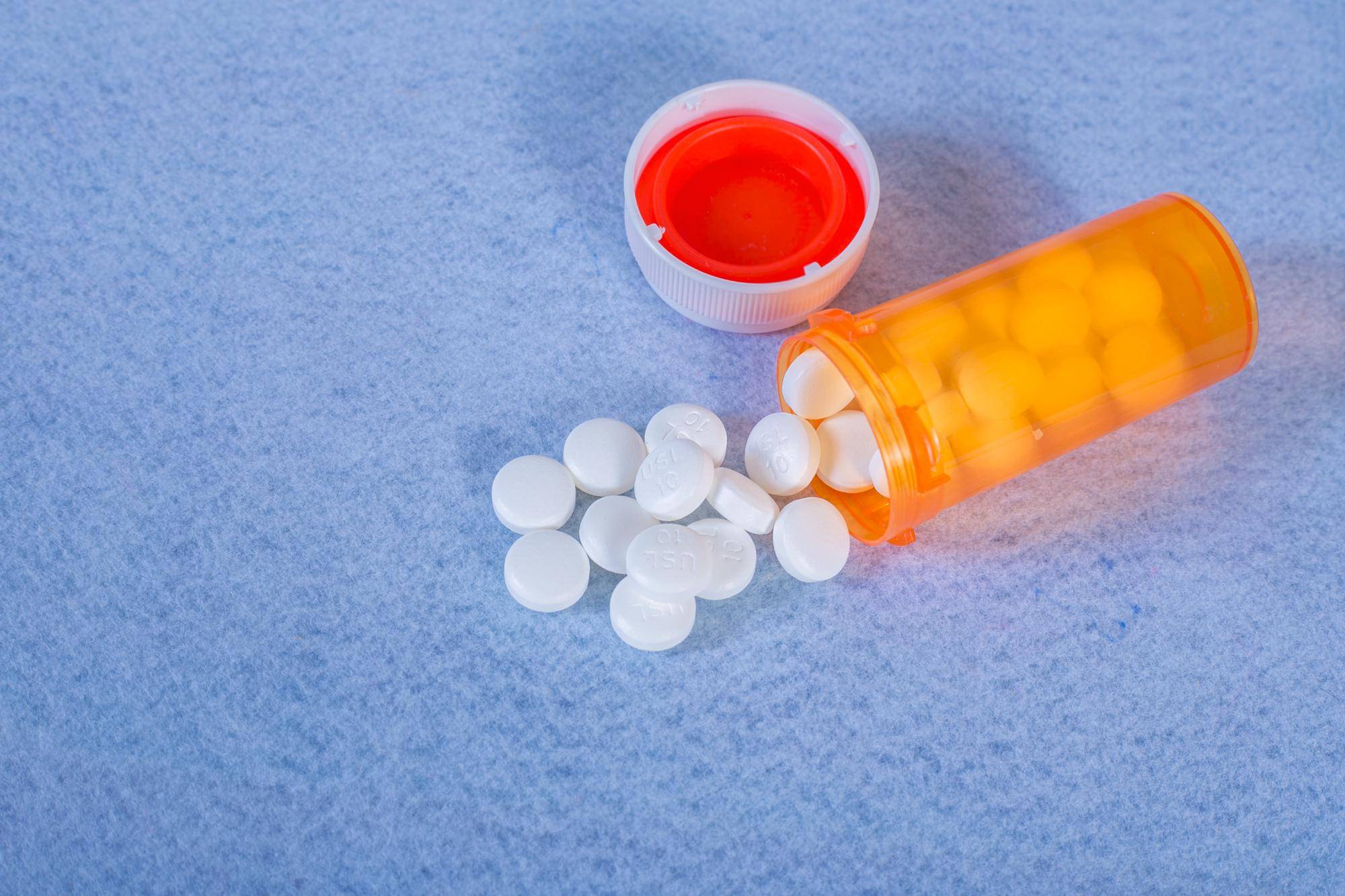 Czy ibuprom zawiera paracetamol i czym różni się od innych leków?